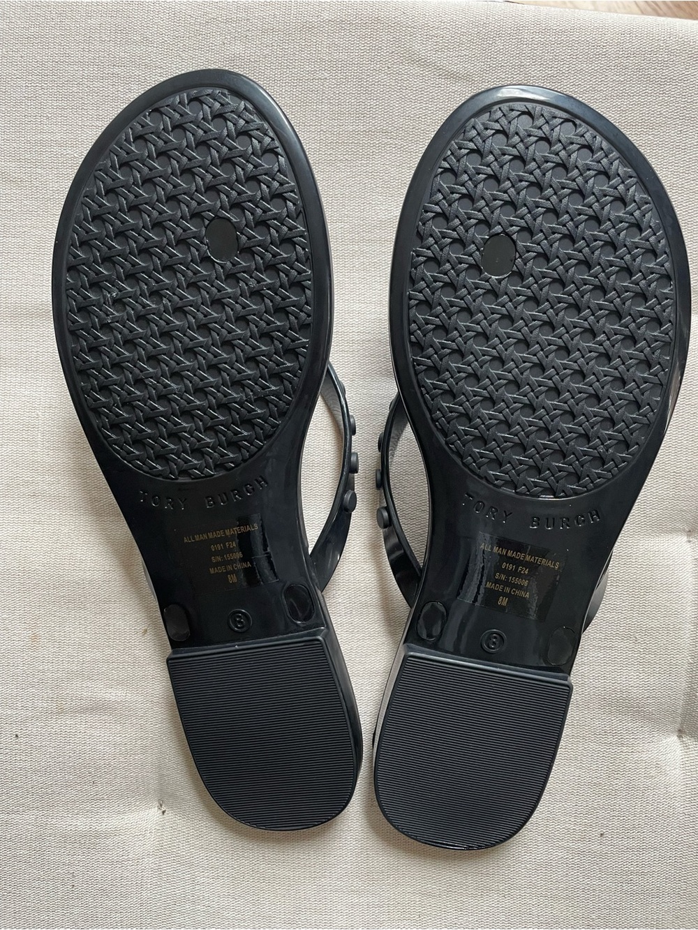 Tory Burch Glossy Black Logo Jelly Thong Sandals - Picture 2 of 3